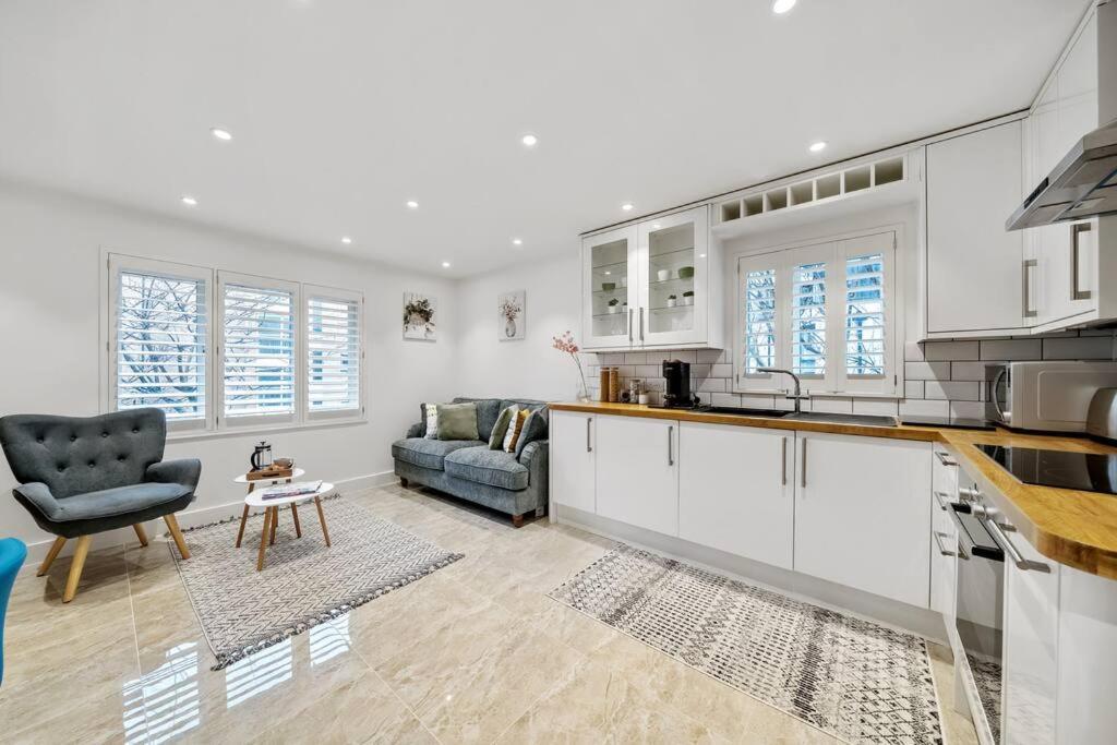 Apartment Stylish Contemporary 1 Bed Flat Near Bridge